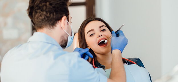 Dentist near Gaur City Greater Noida